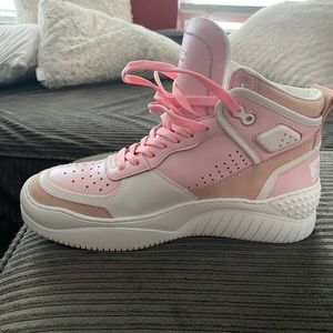 Meet your Posher, Angela